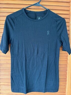 ON RUNNING Black Short Sleeve Crew Tee